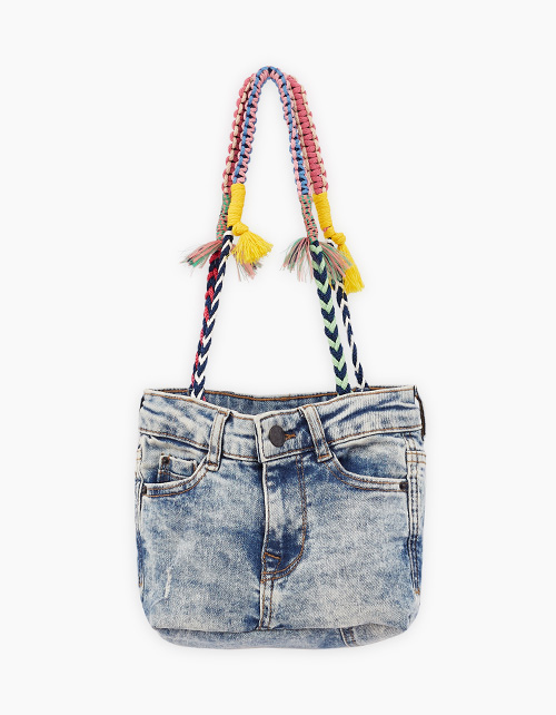 Вид спереди